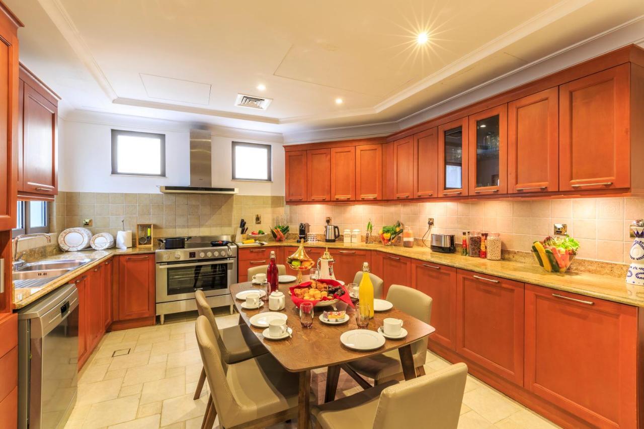 The S Holiday Homes - Stunning 5 Bedrooms Villa At The Palm Jumeirah With Private Beach And Pool Dubai Buitenkant foto