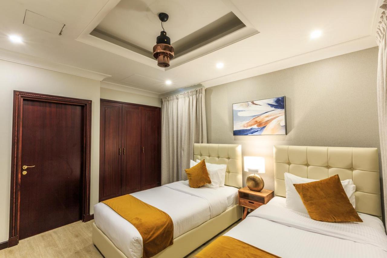 The S Holiday Homes - Stunning 5 Bedrooms Villa At The Palm Jumeirah With Private Beach And Pool Dubai Buitenkant foto